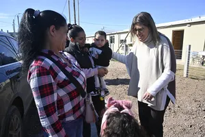 Créditos: Ministerio de Vivienda (fotografía) / Presidencia de la República (fuente institucional) Unas 40 familias del barrio Puesta al Sol recibieron sus viviendas