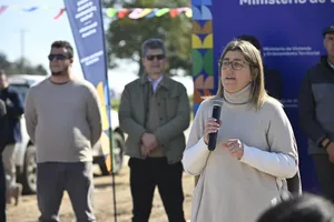 Créditos: Ministerio de Vivienda (fotografía) / Presidencia de la República (fuente institucional) Unas 40 familias del barrio Puesta al Sol recibieron sus viviendas