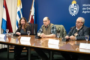Conferencia sobre vacunación en Plan Nacional de Lucha contra la Garrapata.