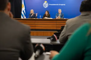 Créditos: Federico Rodríguez (fotografía) / Presidencia de la República (fuente institucional) Lustemberg tras Consejo de Minsitros