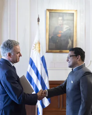 Presidente Orsi recibe cartas credenciales del embajador de India, Binoy George.
