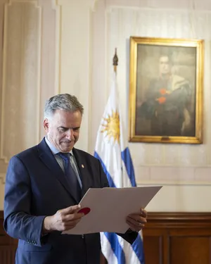 Presidente Orsi recibe cartas credenciales del embajador de India, Binoy George.