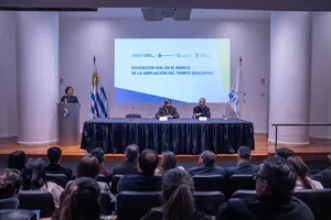Créditos: Martín Cerchiari (fotografía) / Presidencia de la República (fuente institucional) Unasev entregó certificados a facilitadores de formación en seguridad vial