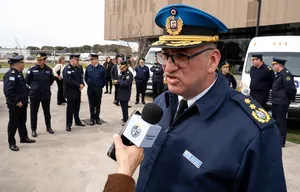Ministerio del Interior entregó vehículos policiales
