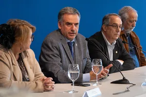 Firma de convenio entre Presidencia y el Ministerio de Educación y Cultura