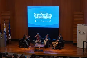 Créditos: Agustina Grenno (fotografía) / Presidencia de la República (fuente institucional) Presentación del Trayecto Formativo en Inteligencia Artificial y Analítica de Datos.
