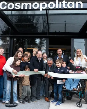 Orsi en inauguración de edificio Cosmopolitan