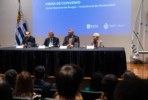 Firma de convenio entre la Junta Nacional de Drogas y la Intendencia de Montevideo