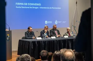 Firma de convenio entre la Junta Nacional de Drogas y la Intendencia de Montevideo