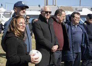 Ministro Carlos Negro en jornada de rugby en ex Comcar