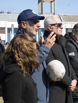 Ministro Carlos Negro en jornada de rugby en ex Comcar