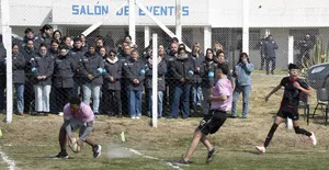 Ministro Carlos Negro en jornada de rugby en ex Comcar