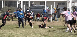 Ministro Carlos Negro en jornada de rugby en ex Comcar