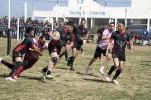 Ministro Carlos Negro en jornada de rugby en ex Comcar
