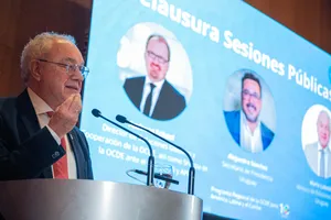 Secretario Alejandro Sánchez en cierre de foro de ACDE