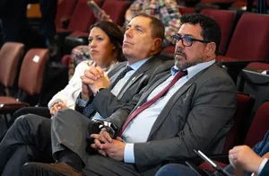 Secretario Alejandro Sánchez en cierre de foro de ACDE