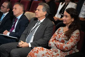 Secretario Alejandro Sánchez en cierre de foro de ACDE