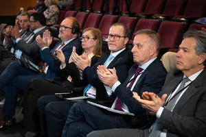 Secretario Alejandro Sánchez en cierre de foro de ACDE