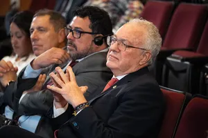 Secretario Alejandro Sánchez en cierre de foro de ACDE