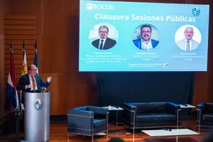 Secretario Alejandro Sánchez en cierre de foro de ACDE