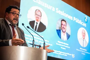 Secretario Alejandro Sánchez en cierre de foro de ACDE