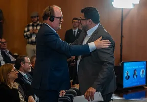 Secretario Alejandro Sánchez en cierre de foro de ACDE