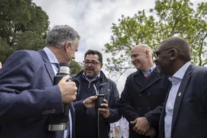 Yamandú Orsi en piedra fundamental de nueva planta de OSE
