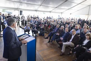 Yamandú Orsi en piedra fundamental de nueva planta de OSE
