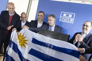 Yamandú Orsi en piedra fundamental de nueva planta de OSE