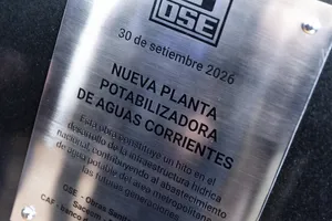 Yamandú Orsi en piedra fundamental de nueva planta de OSE