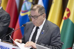 Orsi visitó oficinas de la CAF en Montevideo