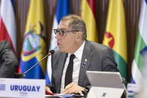 Orsi visitó oficinas de la CAF en Montevideo