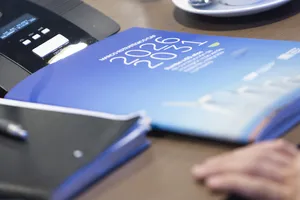 Orsi visitó oficinas de la CAF en Montevideo