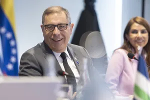 Orsi visitó oficinas de la CAF en Montevideo