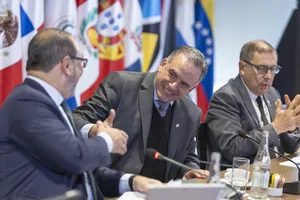Orsi visitó oficinas de la CAF en Montevideo