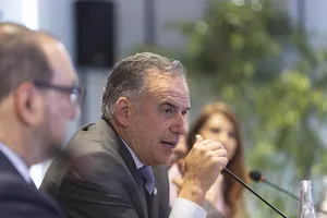 Orsi visitó oficinas de la CAF en Montevideo