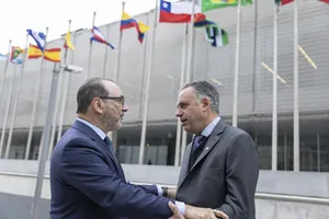 Orsi visitó oficinas de la CAF en Montevideo