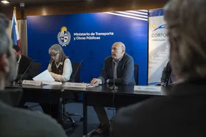 MTOP firma convenio para rehabilitación de puente ferroviario sobre Río Negro