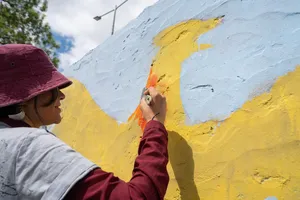 Más Barrio:pintada de mural en Cerro Norte