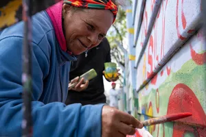Más Barrio:pintada de mural en Cerro Norte