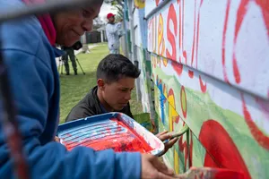 Más Barrio:pintada de mural en Cerro Norte