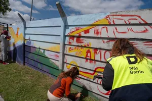 Más Barrio:pintada de mural en Cerro Norte