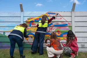 Más Barrio:pintada de mural en Cerro Norte