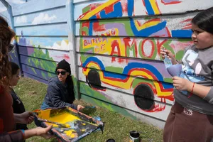 Más Barrio:pintada de mural en Cerro Norte