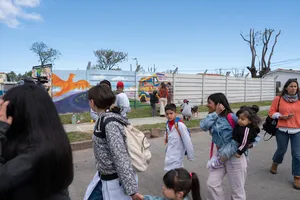 Más Barrio:pintada de mural en Cerro Norte