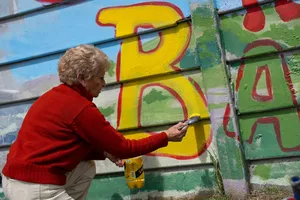 Más Barrio:pintada de mural en Cerro Norte