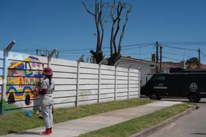 Más Barrio:pintada de mural en Cerro Norte