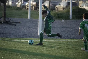 Iluminación de cancha de fútbol infantil en Ciudad del Plata