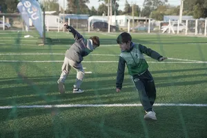 Iluminación de cancha de fútbol infantil en Ciudad del Plata