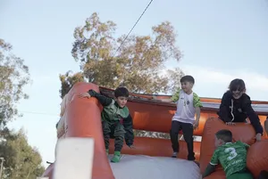 Iluminación de cancha de fútbol infantil en Ciudad del Plata